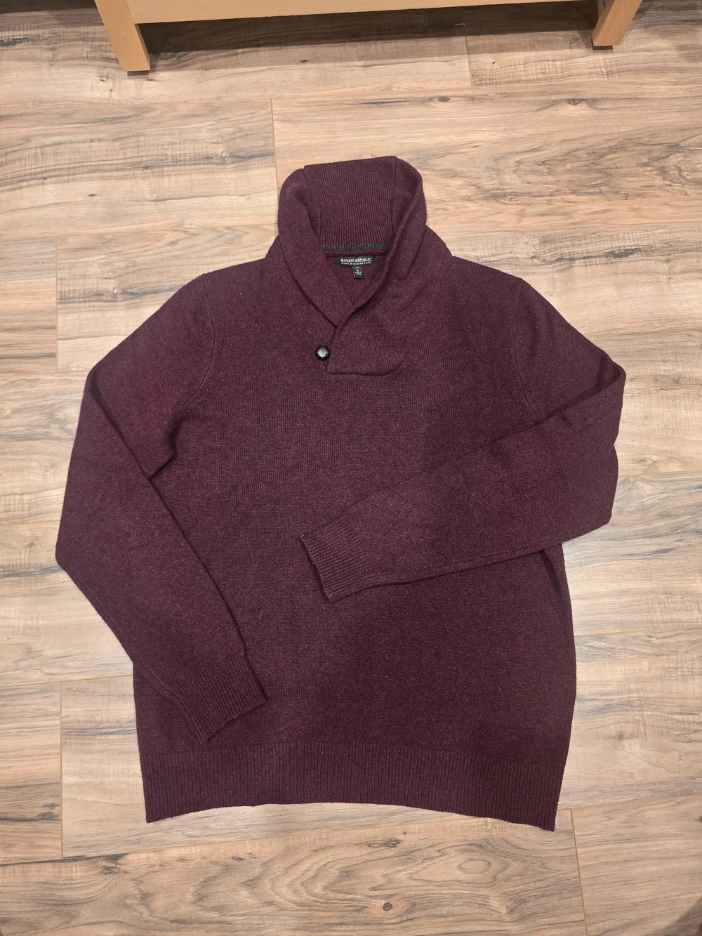 Banana Republic Men's Sweater in Burgundy 100% Merino Wool